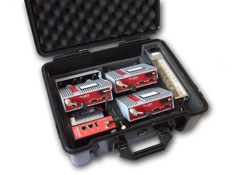 RipEX Demo Case mieści 3 szt radiomodemów RipEX i jeden router MiDGE